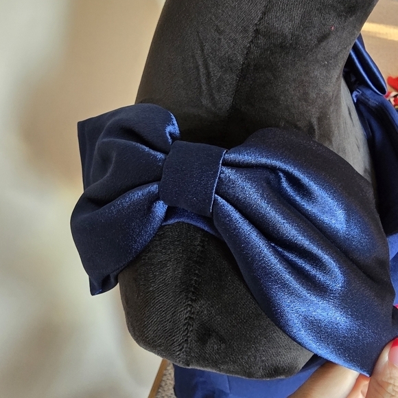 Adrianna Papell Stretch Crepe Off The Shoulder Long Column Gown With Bows Sz 10. - Picture 3 of 10